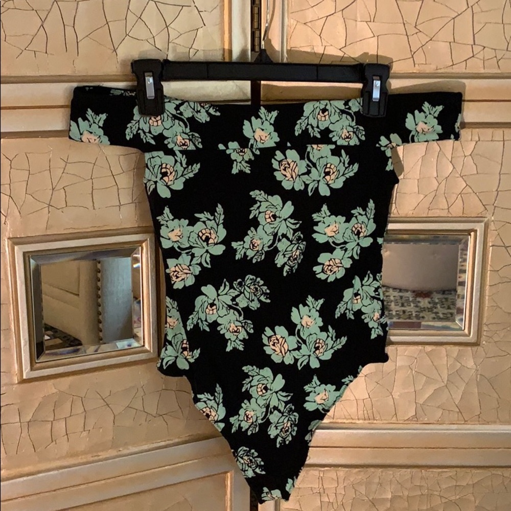 Free people floral fitted bodysuit!!